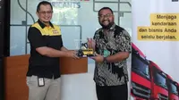 PT ExxonMobil Lubricants Indonesia (PT EMLI) melalui merek Mobil™ Lubricants memberikan safety kit kepada seluruh pengelola angkutan umum bus yang tergabung dalam Ikatan Pengusaha Otobus Muda Indonesia. (ist)