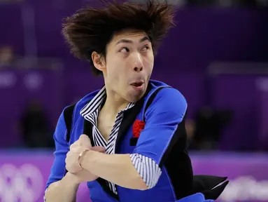 Ekspresi atlet figure skating dari Jepang, Keiji Tanaka saat berlaga di final Olimpiade Musim Dingin 2018 di Gangneung Ice Arena, Korea Selatan (17/2). (AP Photo / David J. Phillip)