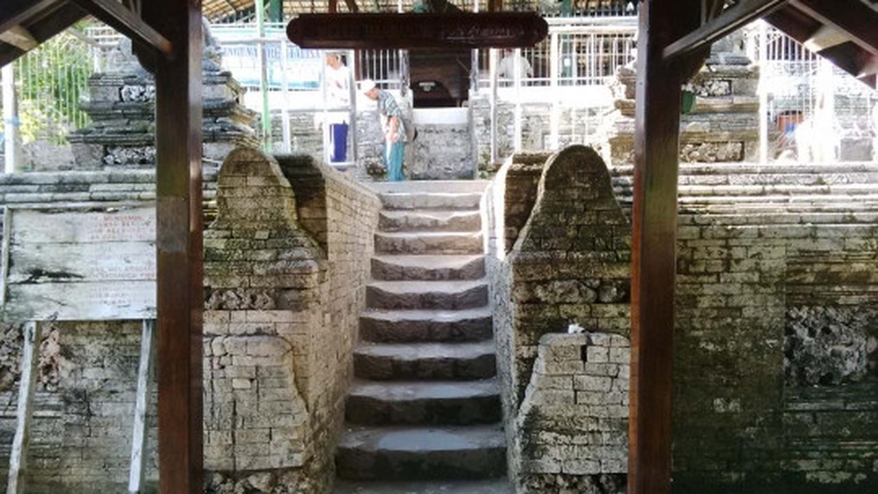 Menelusuri jejak Wali Songo di Makam Sunan Drajat