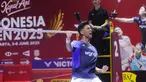 Tunggal putra Indonesia, Alwi Farhan, melakukan selebrasi setelah menaklukkan wakil India, H.S. Prannoy pada pertandingan 32 besar Indonesia Open 2025 di Istora Senayan Jakarta, Selasa (3/6/2025). (Bola.com/M Iqbal Ichsan)
