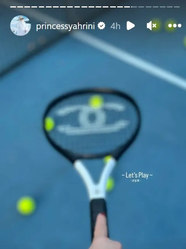 Syahrini Bermain Tenis
