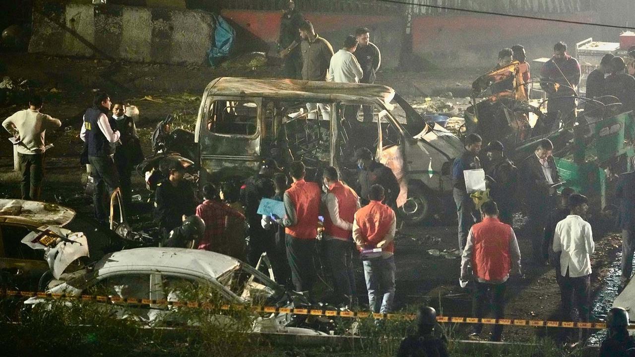 FOTO:  Ledakan Bom Mobil Guncang New Delhi, 10 Tewas di Dekat Benteng Merah
