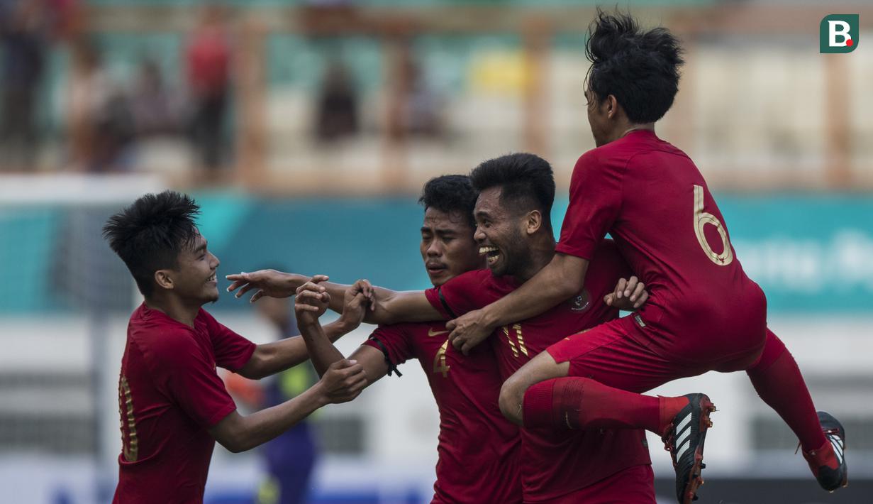 Gelandang Timnas Indonesia, Saddil Ramdani, merayakan gol yang dicetaknya ke gawang Arab Saudi pada laga persahabatan di Stadion Wibawa Mukti, Jawa Barat, Rabu (10/10/2018). Indonesia kalah 1-2 dari Arab Saudi. (Bola.com/Vitalis Yogi Trisna)