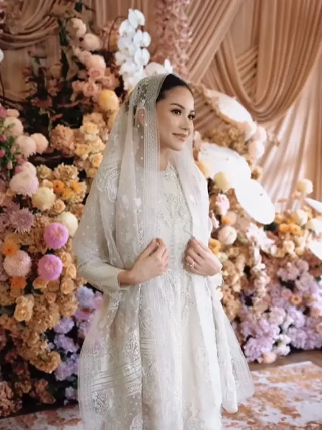 12 Potret Penampilan Alyssa Daguise saat Pengajian dan Siraman Jelang Pernikahan, Anggun dan Memukau dengan Nuansa Tradisi