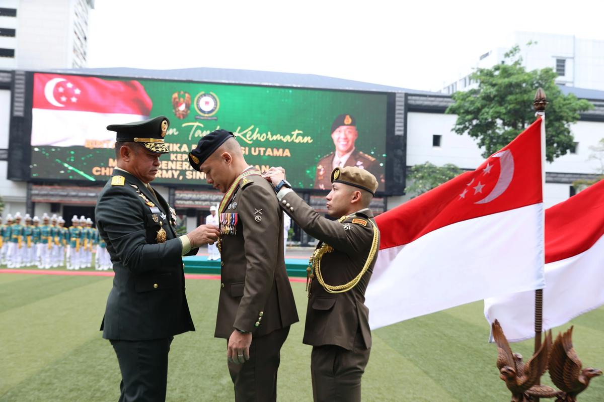 FOTO: Kasad   Maruli Terima Kunjungan Kepala Angkatan Darat Singapura