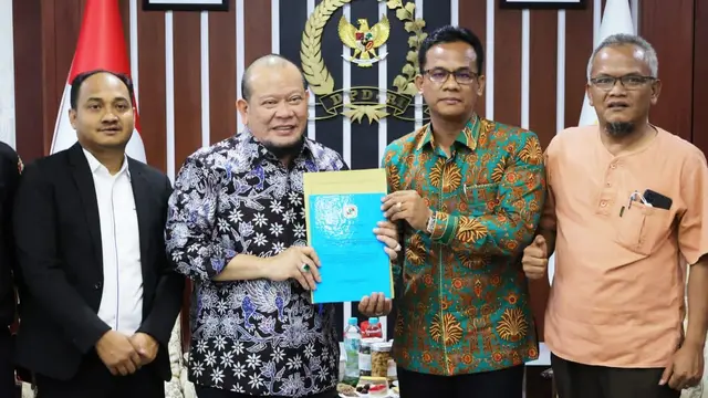 Ketua DPD RI, La Nyalla Mahmud Mattalitti, menerima audiensi jajaran pengurus Induk Koperasi Tenaga Kerja Bongkar Muat (Inkop TKBM) Pelabuhan (Istimewa)