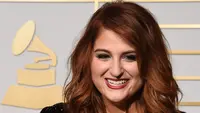 Elvis sang presenter tak hanya berhenti bertanya. Charlie pun menerima pertanyaan kedekatannya dengan Meghan Trainor. Namun ia berhasil menyangkalnya, Charlie tidak dekat dengan siapa-siapa saat ini, ungkap Charlie Puth pada Elvis. (AFP/Bintang.com)