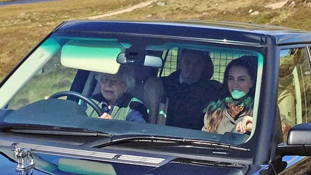Usia 90 Tahun, Ratu Elizabeth II Kuasai Kemudi Range Rover