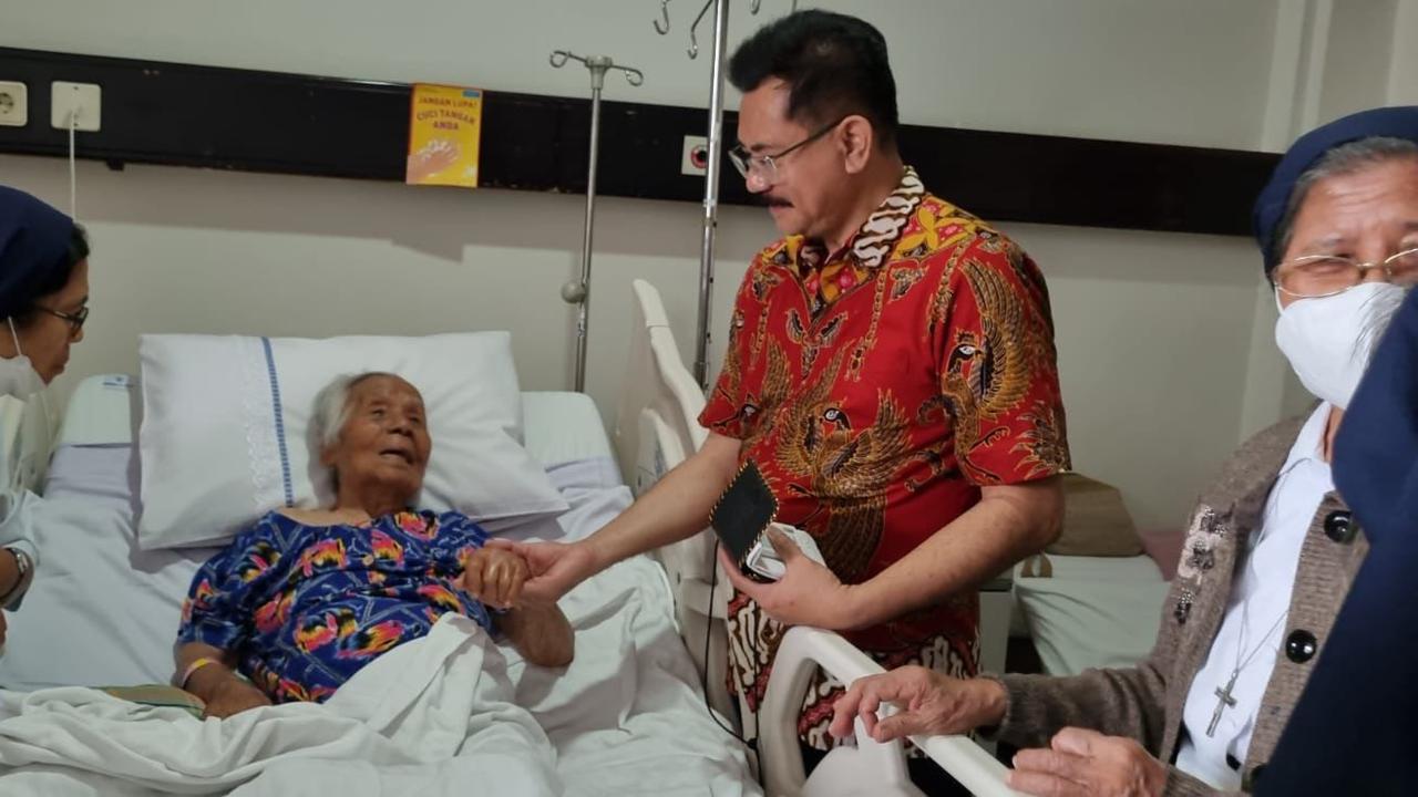 Rayakan Natal yang Bermakna, Simak Cerita Inspiratif Rm. Yustinus Hilman Pujiatmoko