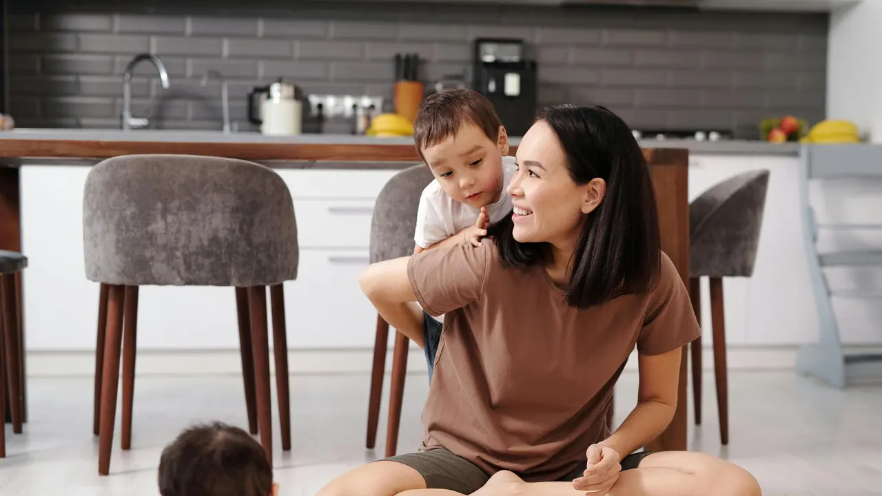 Tips untuk Orang Tua Mengajarkan Anak yang Mulai Mampu Mengelola Emosi Dirinya Sejak Dini