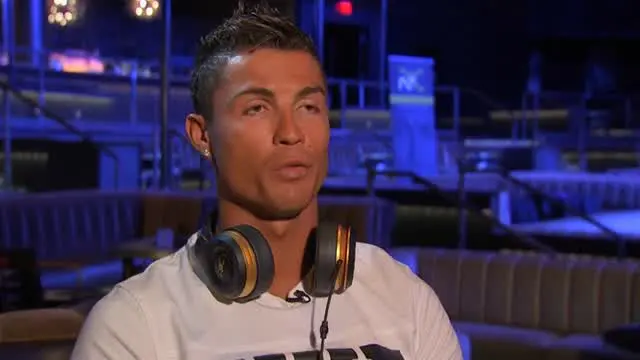 Cristiano Ronaldo menolak berbicara dan langsung meninggalkan tempat wawancara saat ditanya mengenai nasibnya di Real Madrid.