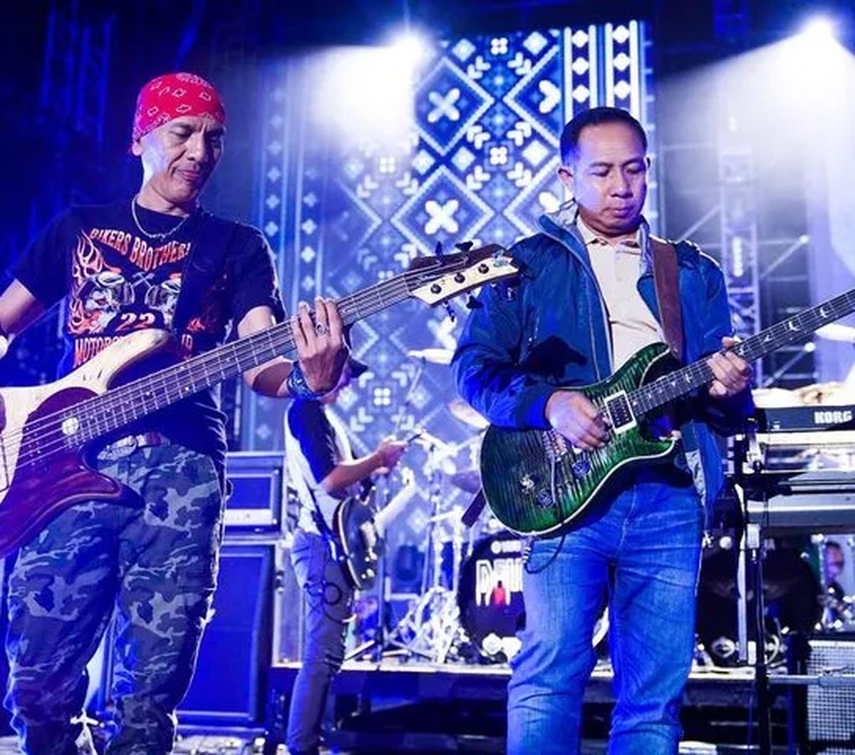 Agus Subiyanto merupakan salah satu perwira tinggi TNI yang jago bermain alat musik. Tampak potret Agus Subiyantosaat tampil bersama band Dewa. Saat itu, Agus Subiyanto tampak memainkan alat musik gitar.<br>