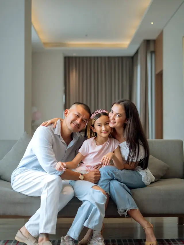 Potret Cantik Salma, Putri Atiqah Hasiholan, Rayakan Ulang Tahun ke-9 Bersama Bestie