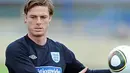 Bek West Ham United Scott Parker melakukan peregangan otot dalam sesi latihan Timnas Inggris di Irdning, Austria, 18 Mei 2010 jelang PD 2010. AFP PHOTO / PAUL ELLIS 
