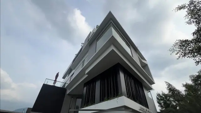 Rumah mewah Verrell Bramasta.