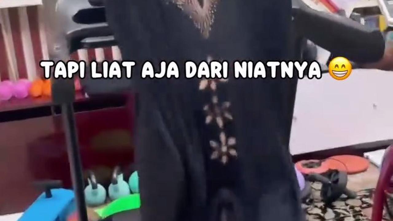 7 Potret Ussy Sulistiawaty Olahraga di Rumah Pakai Daster: Yang Penting Niat Saja Dulu