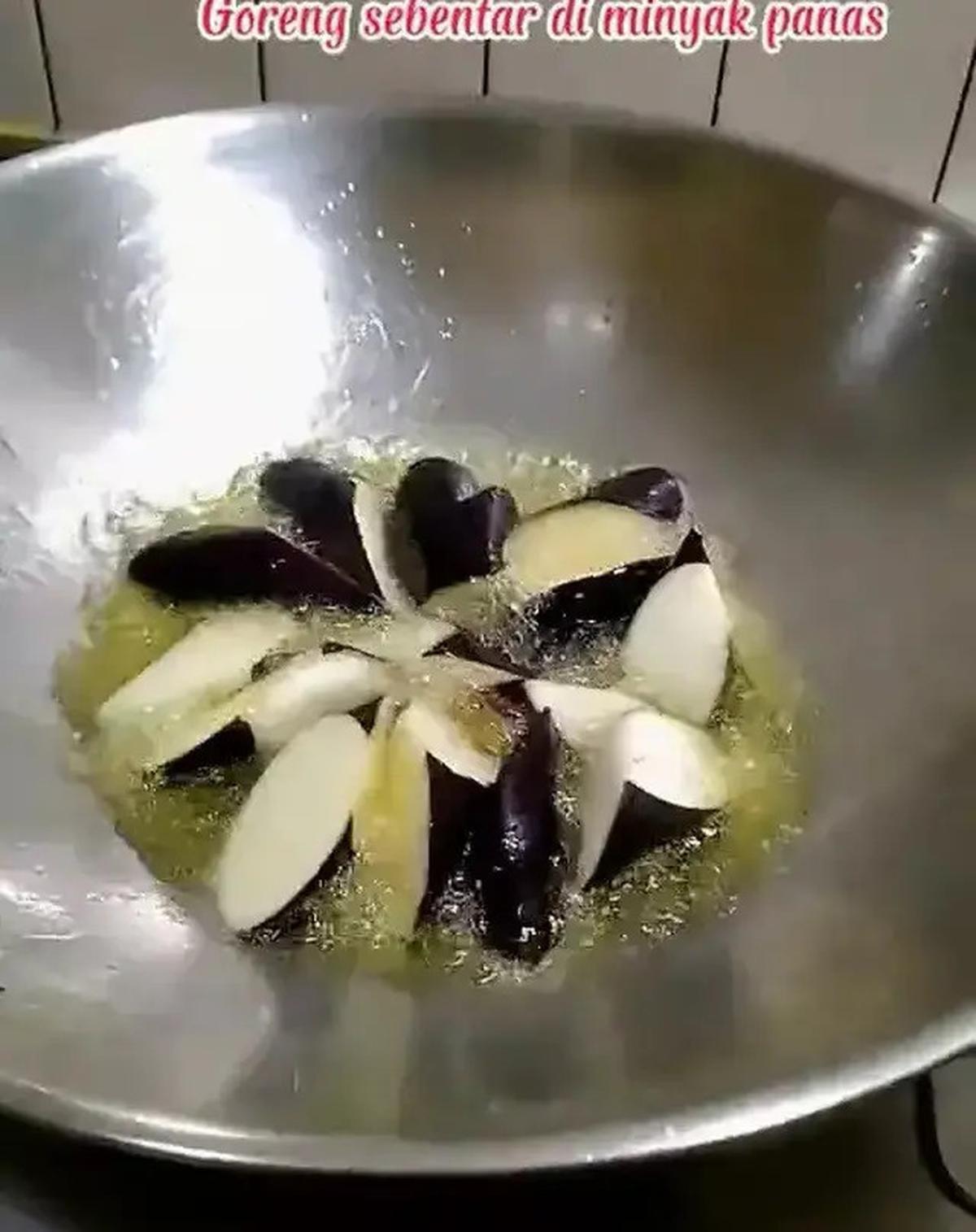 Cara Baru Menggoreng Terong Agar Tidak Berminyak