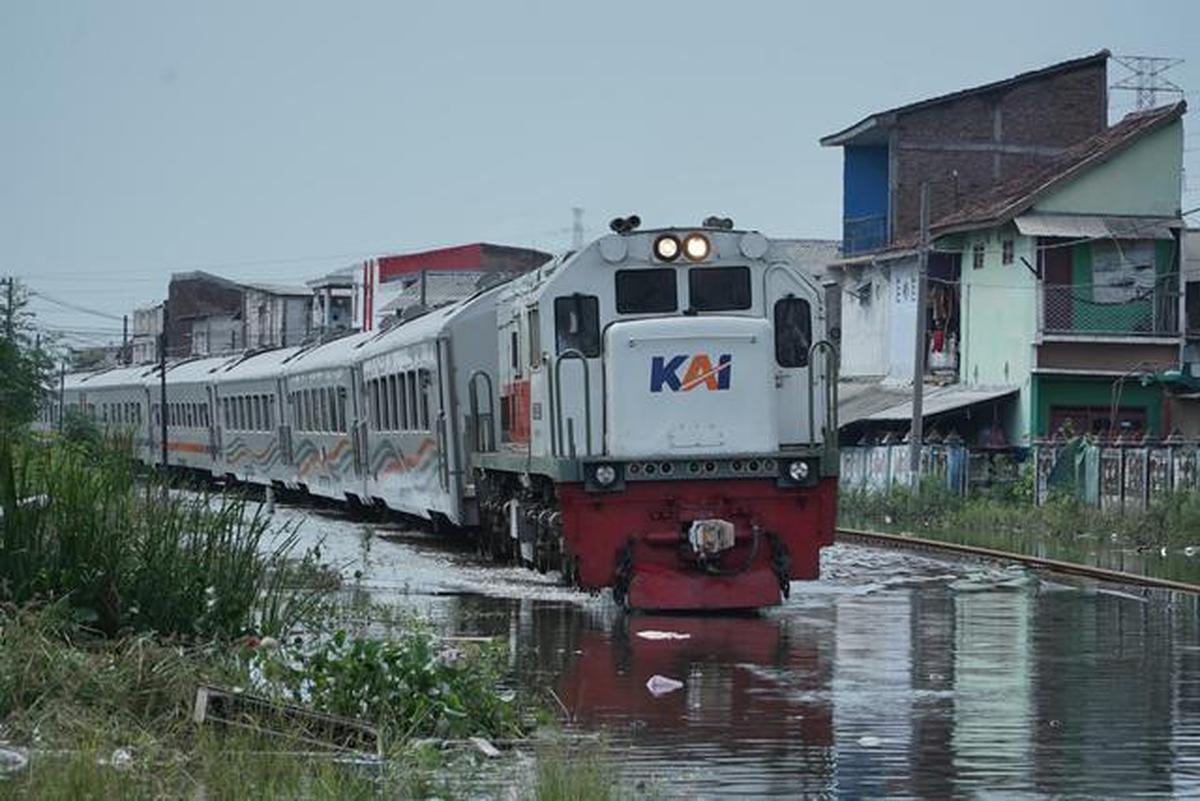 Hujan dan Banjir Bikin Perjalanan Kereta Terhambat, Begini Instruksi Menhub