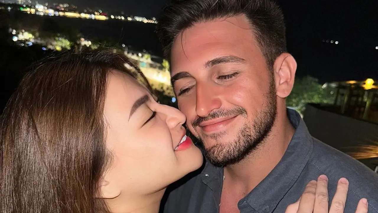[Fimela] Nathalie Holscher dan Ladislao Camara