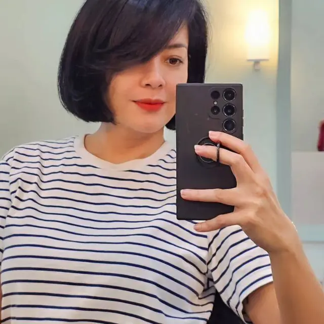 10 Potret Lulu Tobing dengan Gaya Rambut Pendek, Dipuji Makin Awet Muda