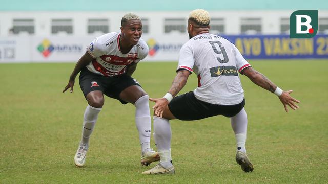 Foto: Dua Kali tertinggal, Persipura Akhirnya Imbangi Madura United 2-2 di BRI Liga 1