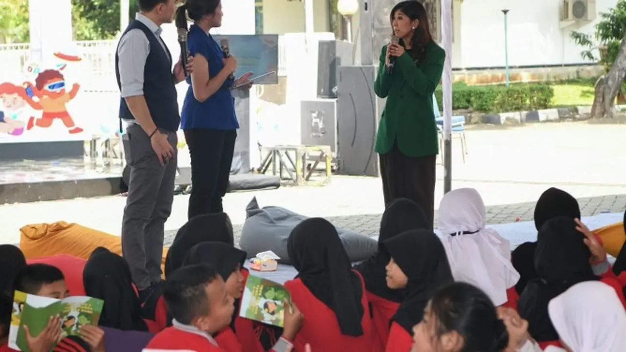 Menkomdigi Meutya Hafid menyampaikan sambutan penutup dalam acara Peringatan Hari Anak Nasional 2025: Anak Digital, Anak Hebat di Sekolah Rakyat Sentra Handayani, Cipayung, Jakarta Timur, Kamis (24/07/2025). Credit: Komdigi