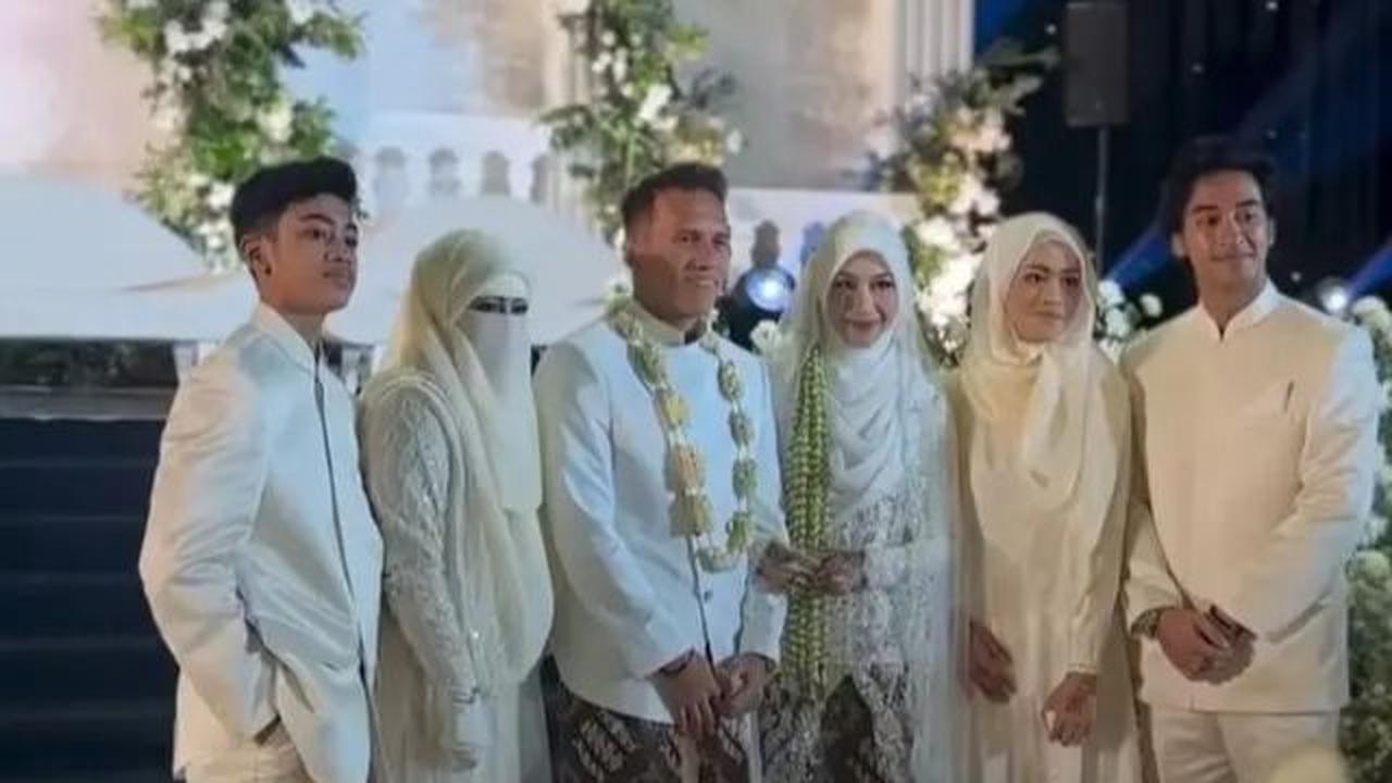 “Saat kalian (Adiba dan Egy) menikah pun, kalian tidak boleh tinggal di rumah Umi, kata saya gitu,”