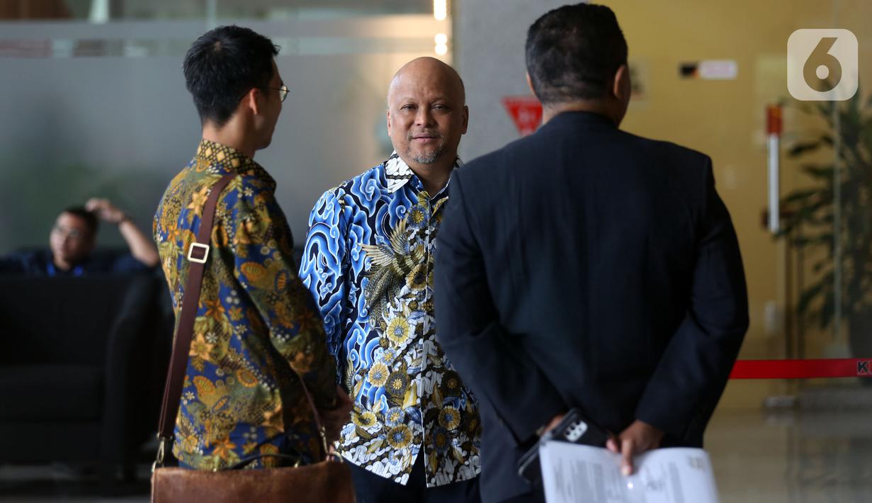 Putra Presiden ke-3 RI, BJ Habibie, Ilham Akbar Habibie (tengah) sesaat setelah tiba di gedung Merah Putih Komisi Pemberantasan Korupsi (KPK), Jakarta, Rabu (3/9/2025). (Liputan6.com/Helmi Fithriansyah)