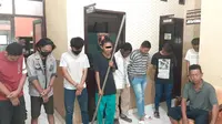 Sejumlah pemuda Kota Gorontalo diamankan Polisi saat merusak Speed Bump (Arfandi Ibrahim/Liputan6.com)