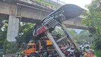 Titik Kemacetan Imbas Truk Angkut Alat Berat Tabrak JPO Tendean