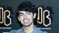 Gendong Bayi, Joe Jonas Pamer ke Instagram