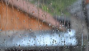 Musim hujan sudah tiba. Selain banjir dan atap bocor, dinding yang rembes seringkali menjadi masalah yang tak terelakkan.