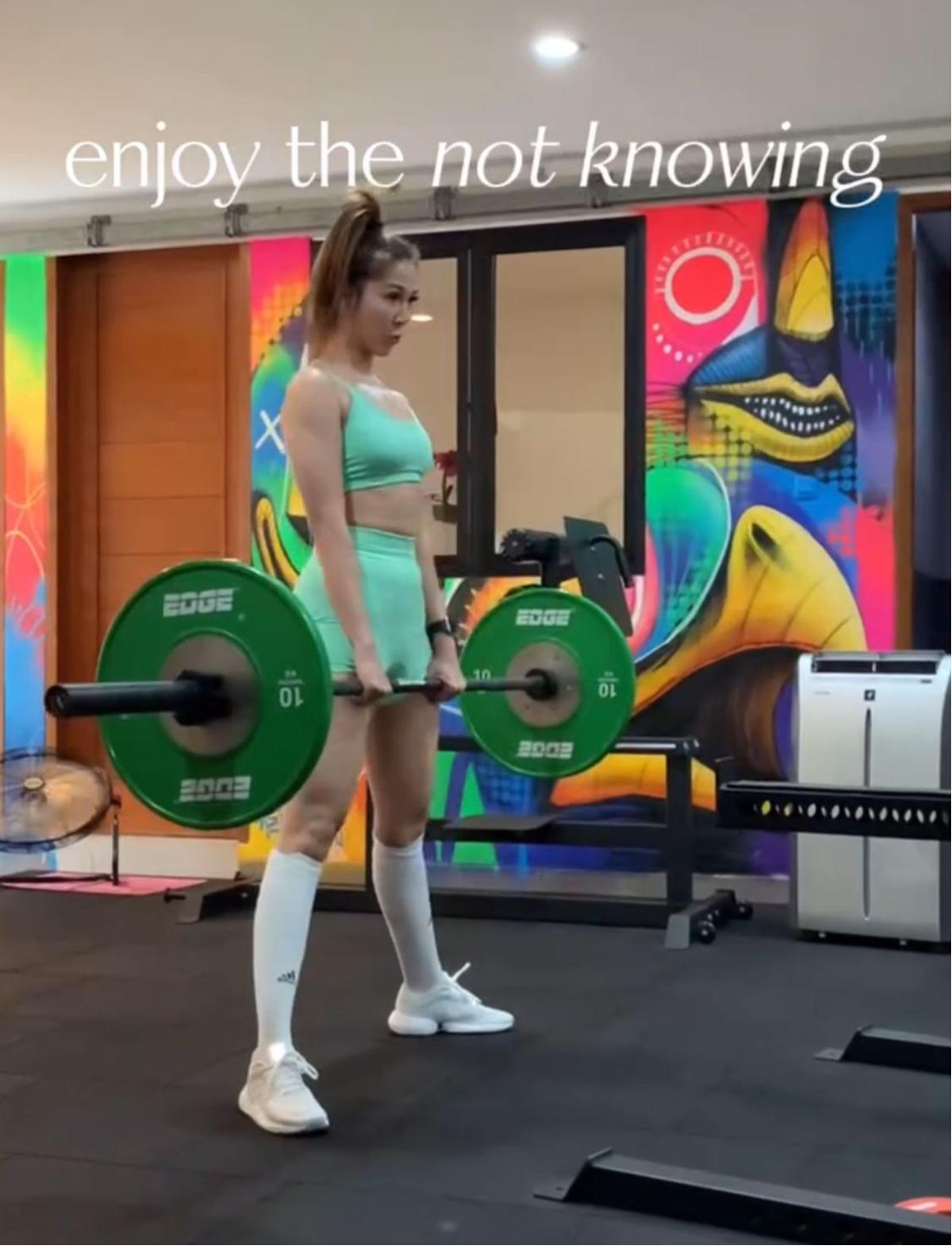 6 Potret Outfit Gym Andrea Dian, Kombinasi Stylish dan Comfort