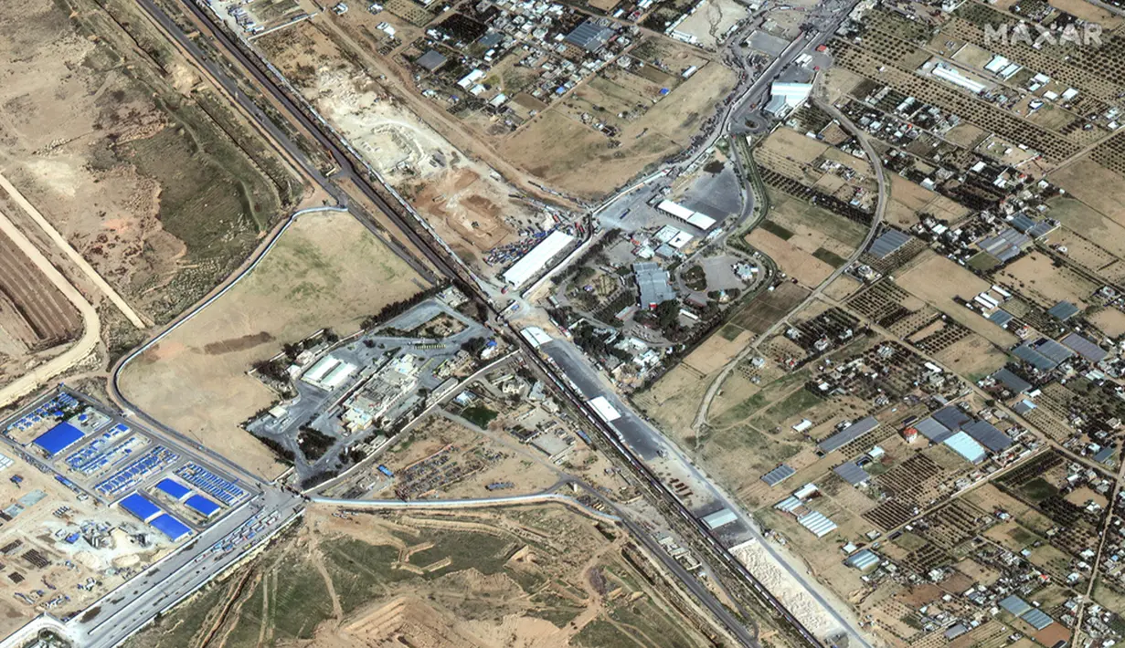 Citra satelit yang disediakan oleh Maxar Technologies menunjukkan perbatasan Rafah di Gaza, 26 November 2023. Gencatan senjata antara Israel dan Hamas dimulai sejak Jumat, 24 November 2023. (Satellite image ©2023 Maxar Technologies via AP)