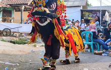 Serunya Seni Barong Geni Khas Gegesik Cirebon, Atraksi Semburan Apinya Curi Perhatian