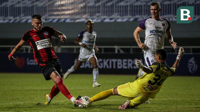 Foto: Tiga Gol Tercipta, Persita Memimpin 2-1 atas Persipura hingga Turun Minum dalam Pekan Pertama BRI Liga 1 2021 / 2022