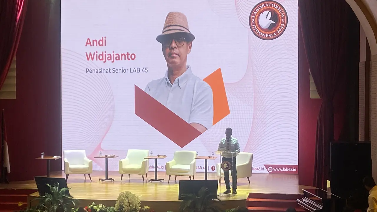 Penasihat Senior LAB45, Andi Widjajanto (AW) saat menghadiri acara Seminar Nasional LAB45 di Perpustakaan Nasional Jakarta, Selasa (8/10/2024).