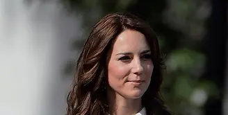 Pastinya Kate Middleton dipenuhi kesibukan dan aktivitas yang menyangkut kenegaraan. Tentu saja Kate Middleton sering keliling dunia untuk melakukan tur dunia bersama sang suami Pangeran William. (AFP/Bintang.com) 