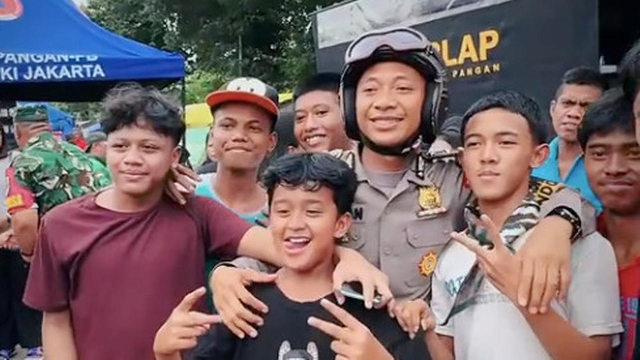 Pak Bhabin dan Ambarita Beri Dukungan ke Warga Kebakaran di Kemayoran, Terjun Langsung Masak Mie untuk Korban