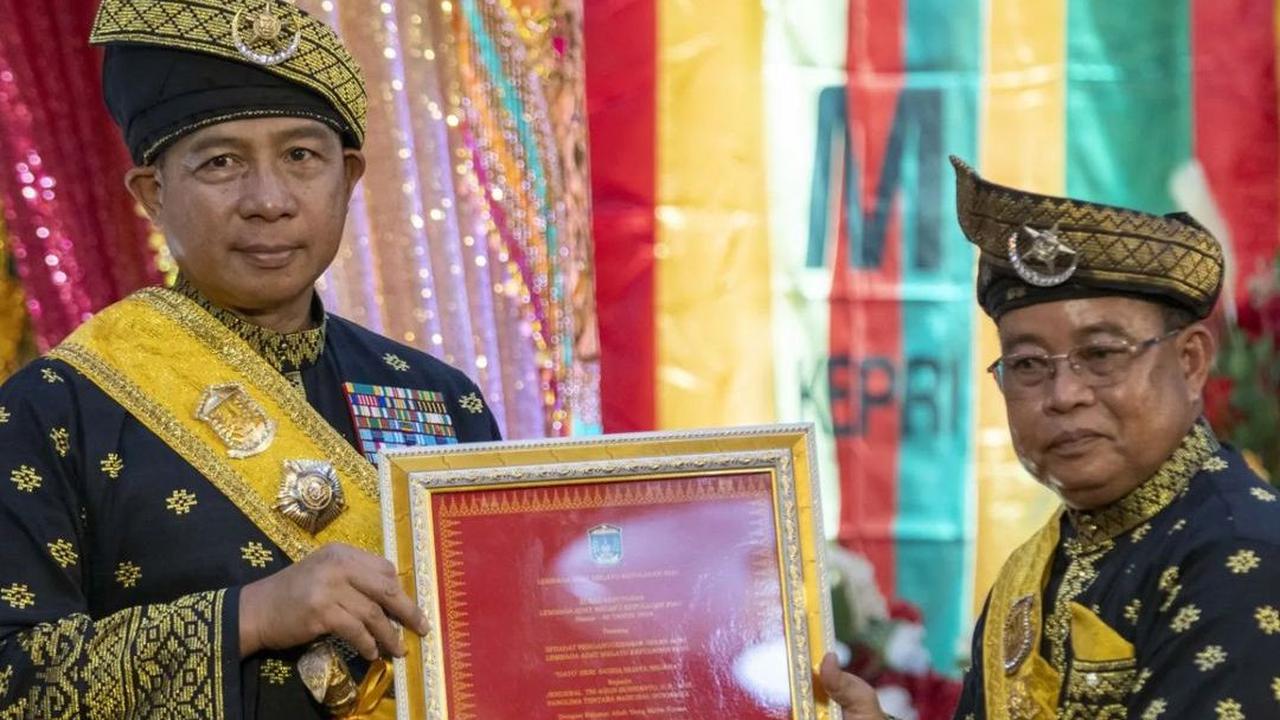 Agus Subiyanto lantas mengucapkan terima kasih atas gelar yang diberikan khusus untuk dirinya.<br>