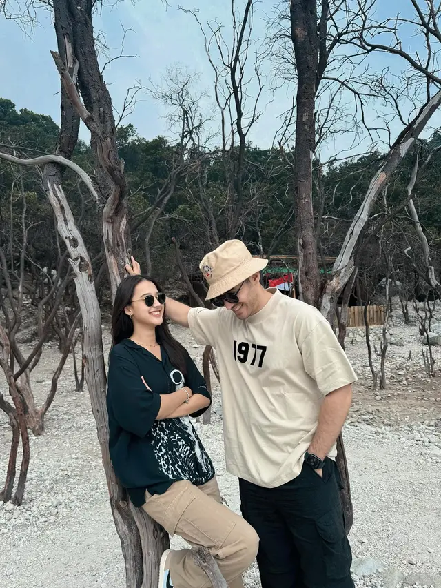 7 Potret Liburan Esta Pramanita Bareng Bara Valentino Ini Tuai Banyak Sorotan