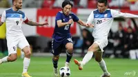 Bintang Timnas Jepang, Shoya Nakajima, siap merapat ke klub Liga Inggris, Wolverhampton Wanderers (Foto: AFP)