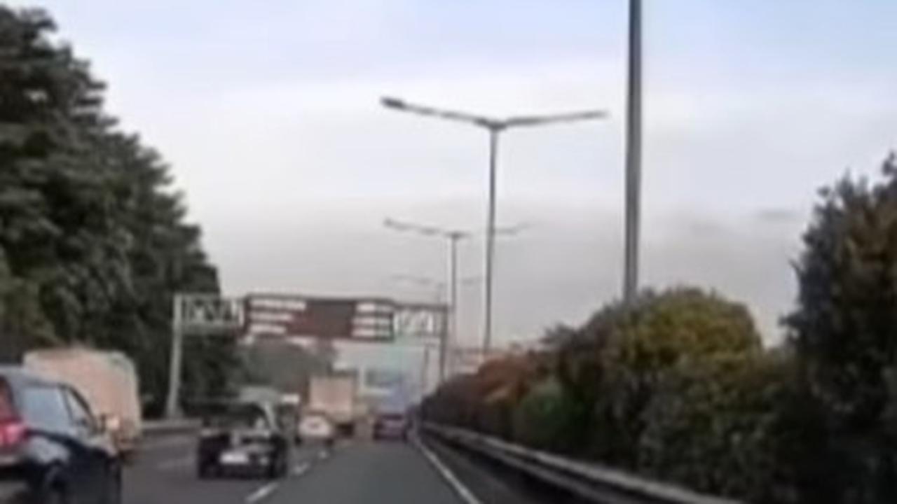 anak jatuh dari bus