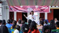 Bane Raja Manalu kembali membagikan beasiswa Program Indonesia Pintar (PIP) jalur aspirasi kepada pelajar di Yayasan Teladan Pematangsiantar. (Istimewa)