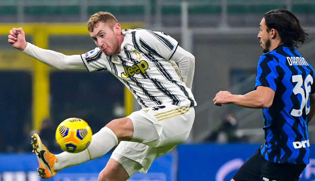 Dejan Kulusevski merupakan pemain Swedia bertalenta. Namun, minimnya menit bermain di Juventus, ia akhirnya dipinjamkan ke Tottenham Hotspur pada bursa transfer Januari 2022. Kulusevski akan menjadi bagian dari kekuatan The Lilywhites untuk mengarungi sisa kompetisi musim ini. (AFP/Miguel Medina)
