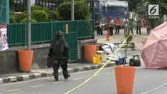 Sebuah benda mencurigakan tergeletak di trotoar Jalan Margonda, tepatnya di depan ITC Depok. Akibatnya, petugas mensterilkan ruas Jalan Margonda Raya, depan Kantor Wali Kota Depok