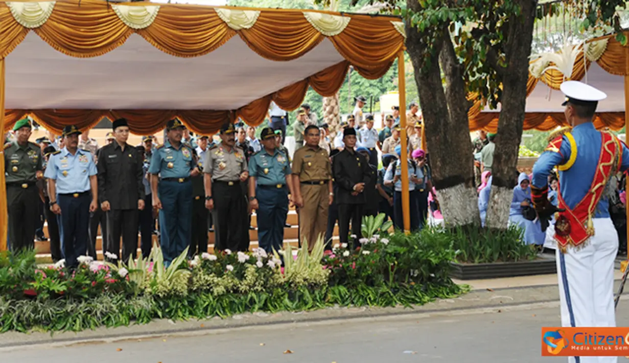 Citizen6, Nusa Tenggara Barat: Turut hadir pada upacara tersebut, diantaranya Kapolri, para Kepala Staf Angkatan dan pejabat Muspida setempat. (Pengirim: Badarudin Bakri).