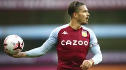 Pemain Aston Villa, Jack Grealish, saat melawan Sheffield United pada laga Liga Inggris di Stadion Villa Park, Senin (21/9/2020). Aston Villa menang dengan skor 1-0. (Julian Finney/Pool via AP)