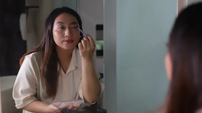 Ilustrasi Penggunaan Eye Shadow