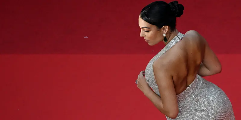 Georgina Rodriguez Kembali Melangkah di Karpet Merah Cannes